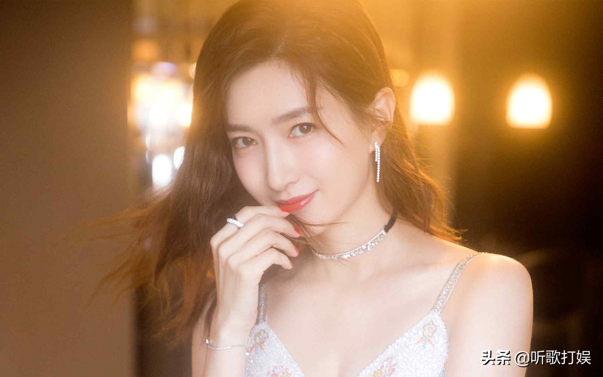 江疏影代言施华洛世奇视频 (江疏影出席施华洛世奇广告)