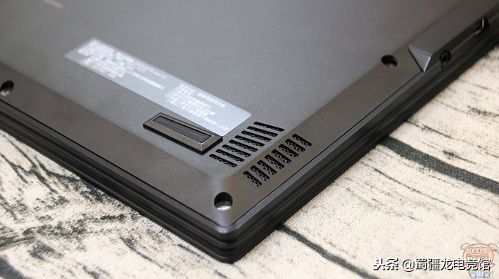 技嘉aero15xv8详细评测,技嘉游戏本aorus15x