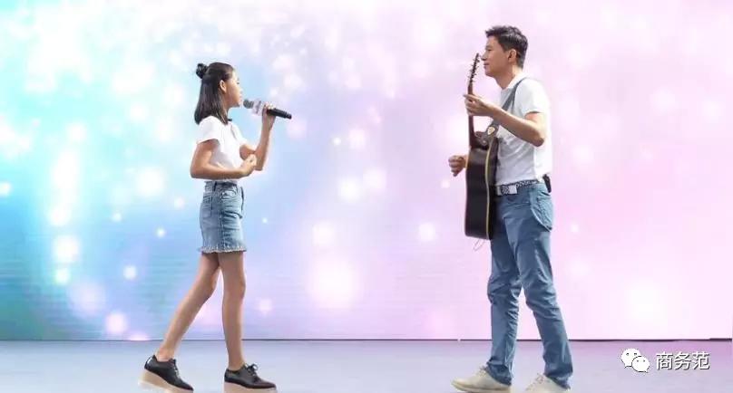 雷军破发穿破洞牛仔裤，为什么牛仔裤是互联网大佬标配？