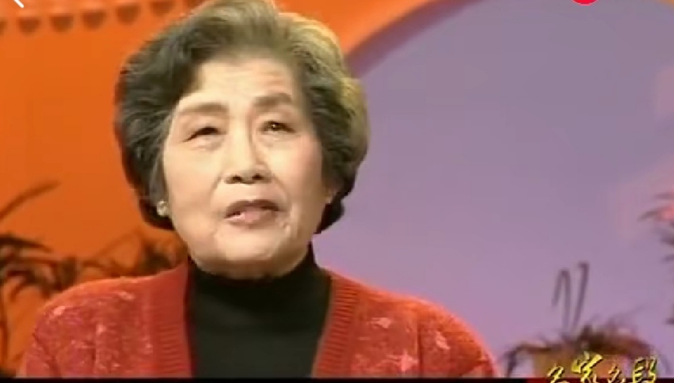 姐姐带弟弟入行，最终都成沪剧名家，曾在台上演母子