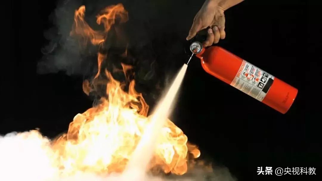 油锅起火怎么办别慌来支招,油锅着火别着急下一句