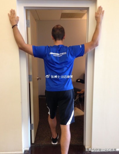 体态纠正改善驼背肩膀内扣,21天体态矫正别再挺胸夹背了