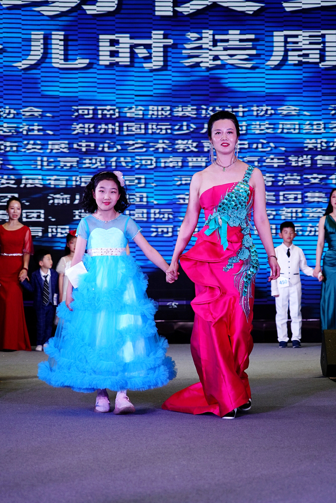 第六届郑州国际少儿时装周,亲子时装秀国潮