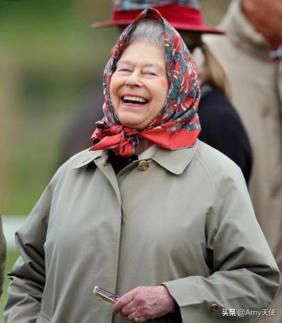 伊丽莎白女王教程,伊丽莎白二世女王年轻穿衣风格