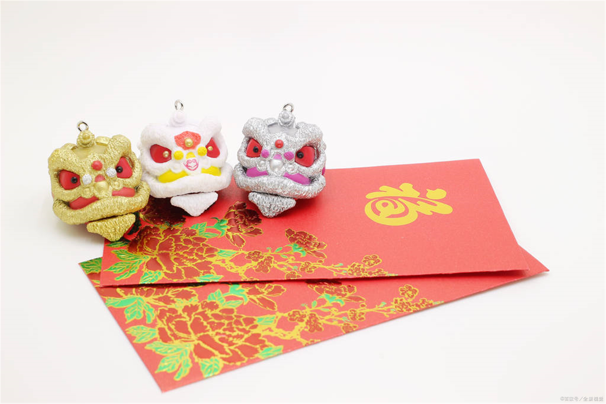 大学四年被当提款机,毕业后男神主动追我,背地里却说我恶心