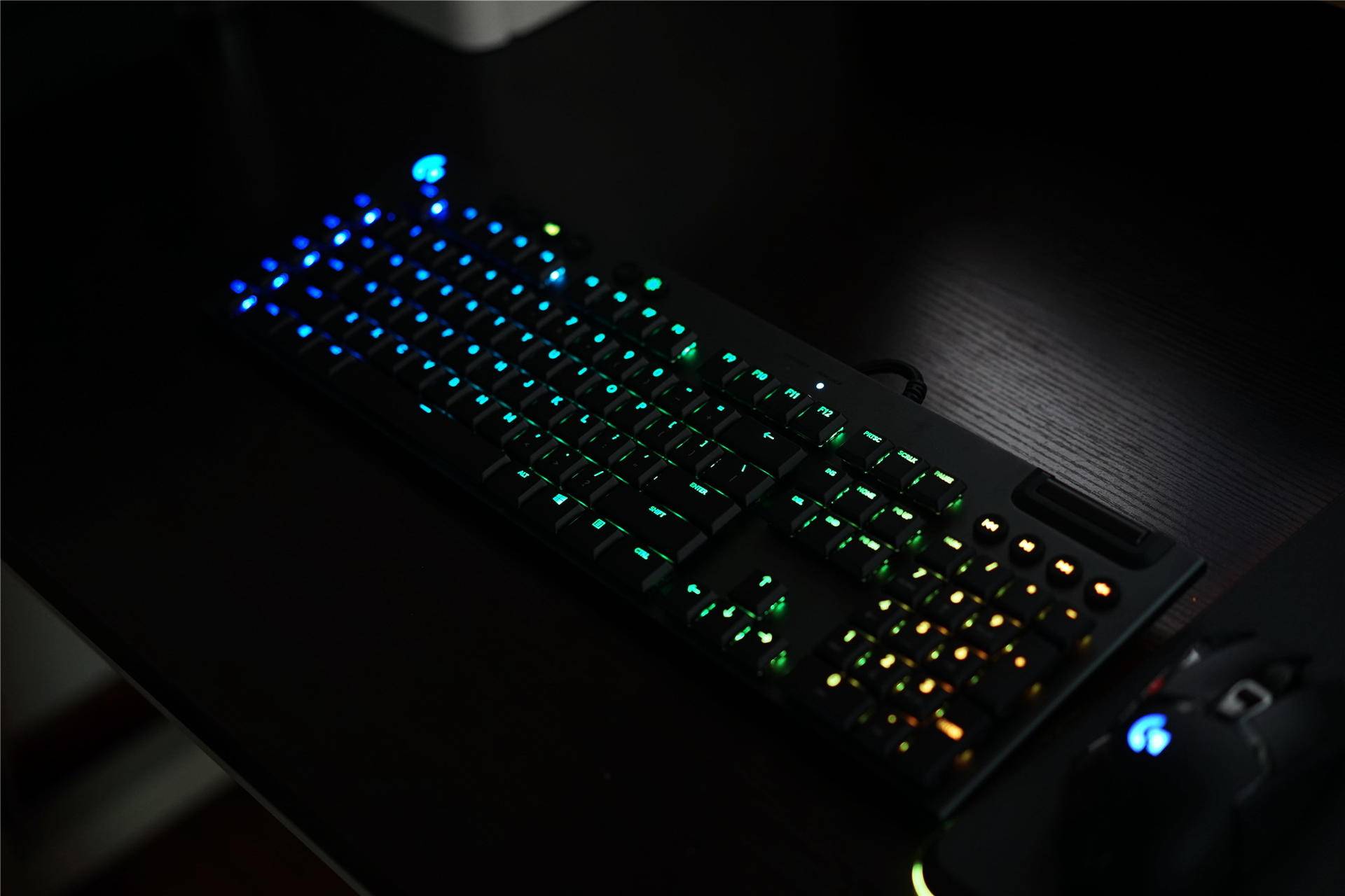 大家觉得我这一桌子东西怎么样？老黄的2020年桌面分享