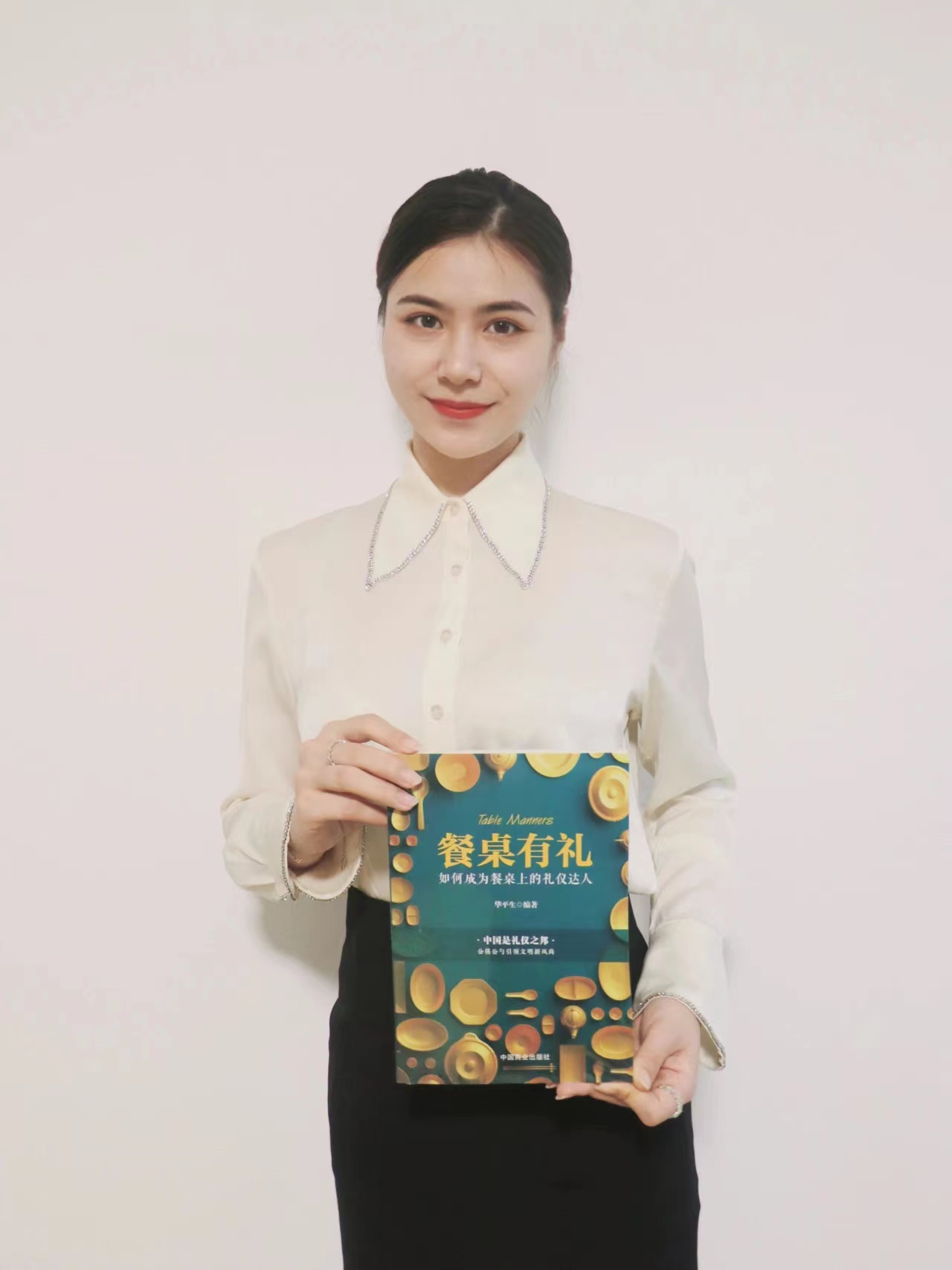 华平生礼仪培训教材《餐桌有礼》上线