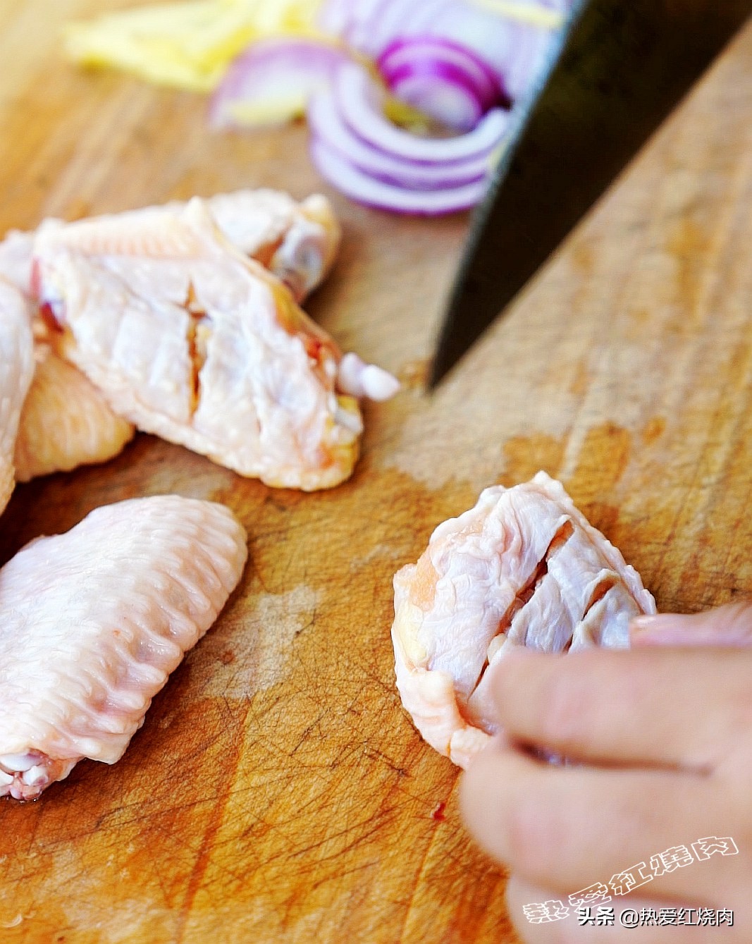 鸡翅最好吃的做法入口酥脆,鸡翅要怎么炸才好吃又有营养