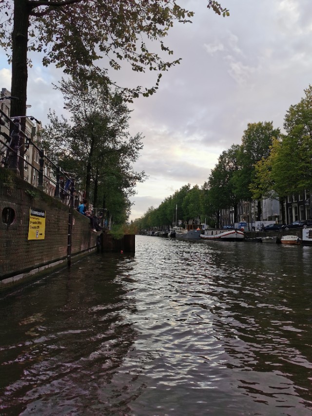 *麻大**味浓的街道，蜂拥的游客—欧洲之旅（五）