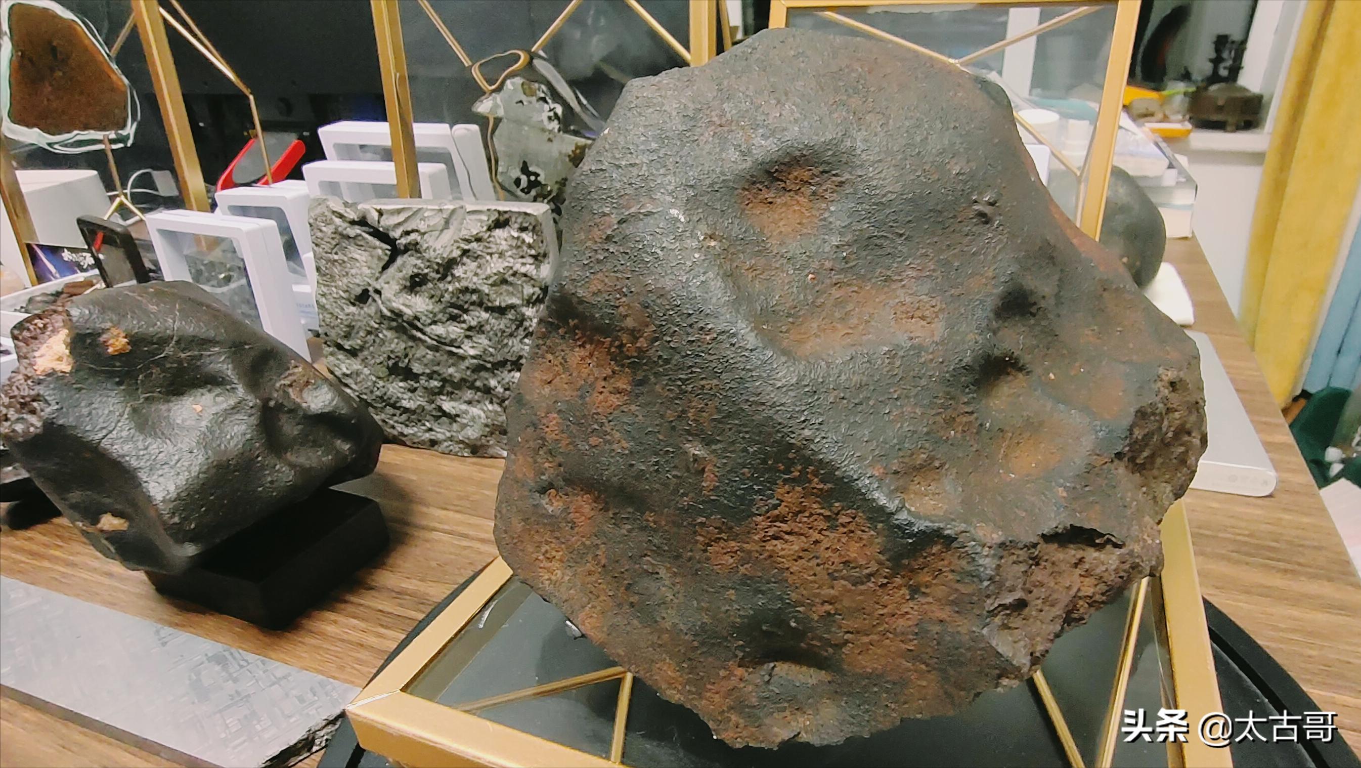 陨石坠落地面为什么能产生爆炸,陨石坠落在大气层中突然爆炸