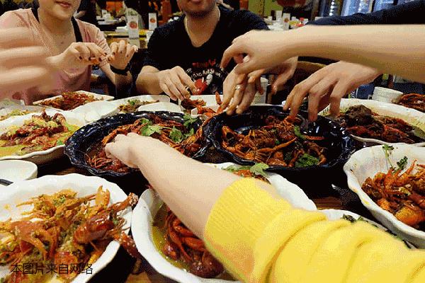 好兄弟夏天就要吃龙虾喝啤酒！南京兄弟龙虾口味绝了~3人仅79元！