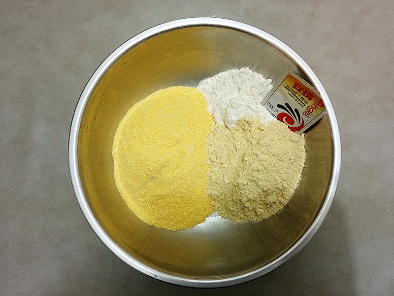 小白菜鸡蛋馅玉米面菜团子的做法,小白菜馅玉米面菜团子的家常做法