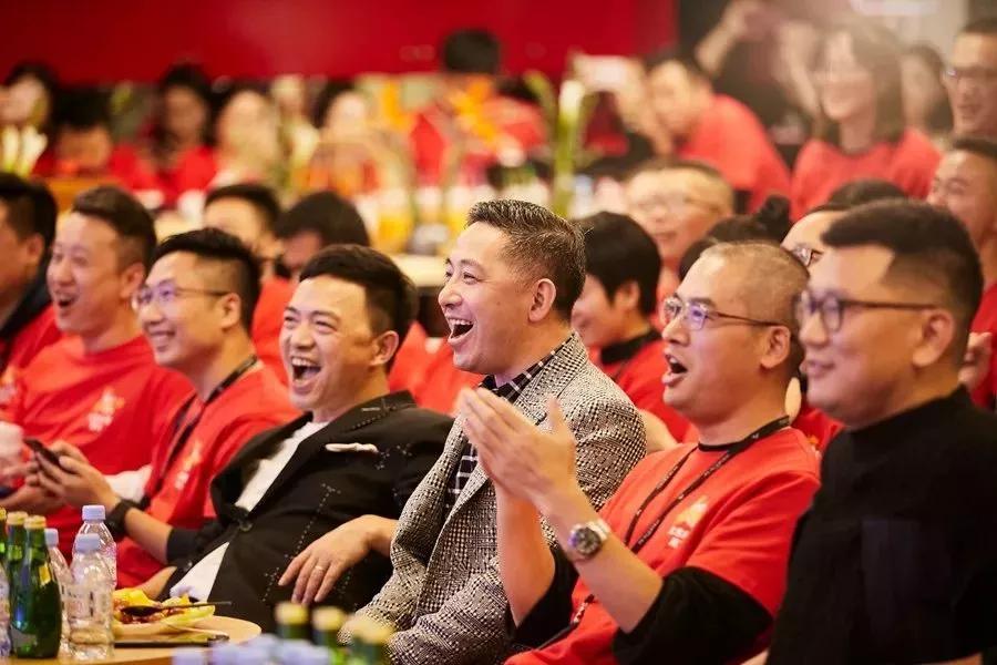 从7个人小作坊起家,太平鸟制衣厂活动