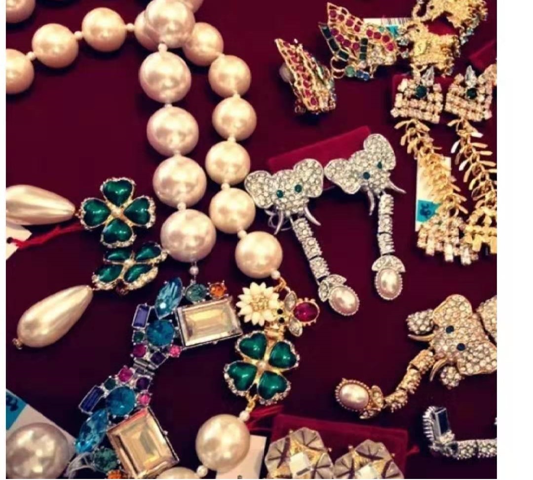 值得推荐的五个世界知名轻奢饰品品牌