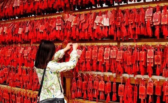 月老牵红线千里姻缘一线牵,千里姻缘一线牵成就一段美满姻缘