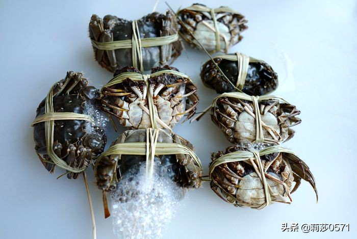 蒜香螃蟹的最简单做法,螃蟹的既简单又好吃的做法