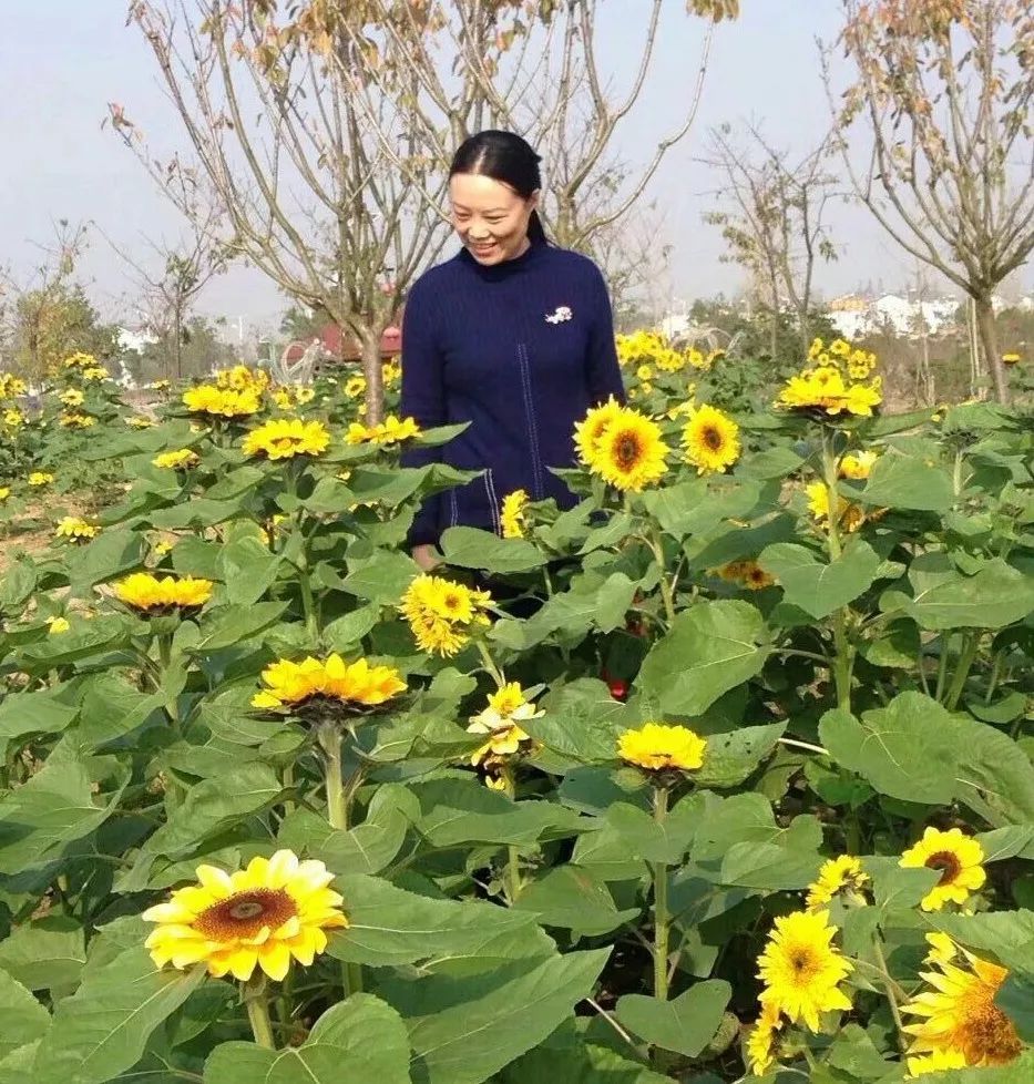 湖北50岁女大学生火了！平时上学节假日上班，还拿了国家奖学金