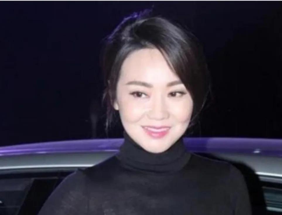 49岁闫妮与赵本山近况,闫妮自曝曾与赵本山关系