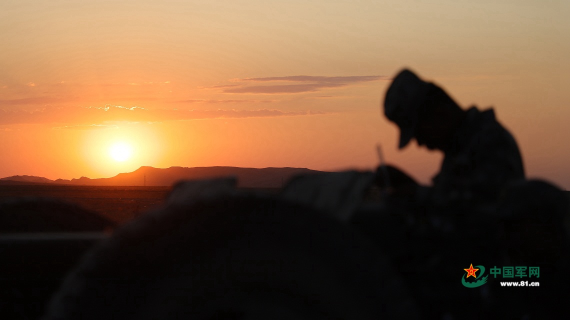 赞美军人的七句诗词,十首诗词带你领略军人浪漫与坚守