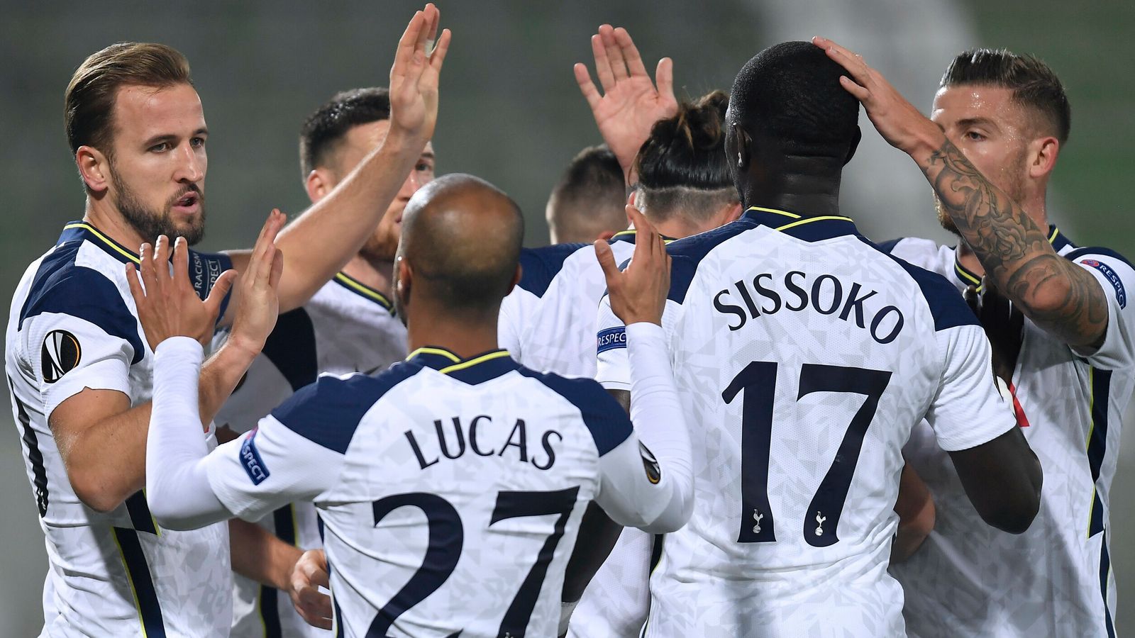 热刺3连胜,热刺40米单刀任意球破门穆帅