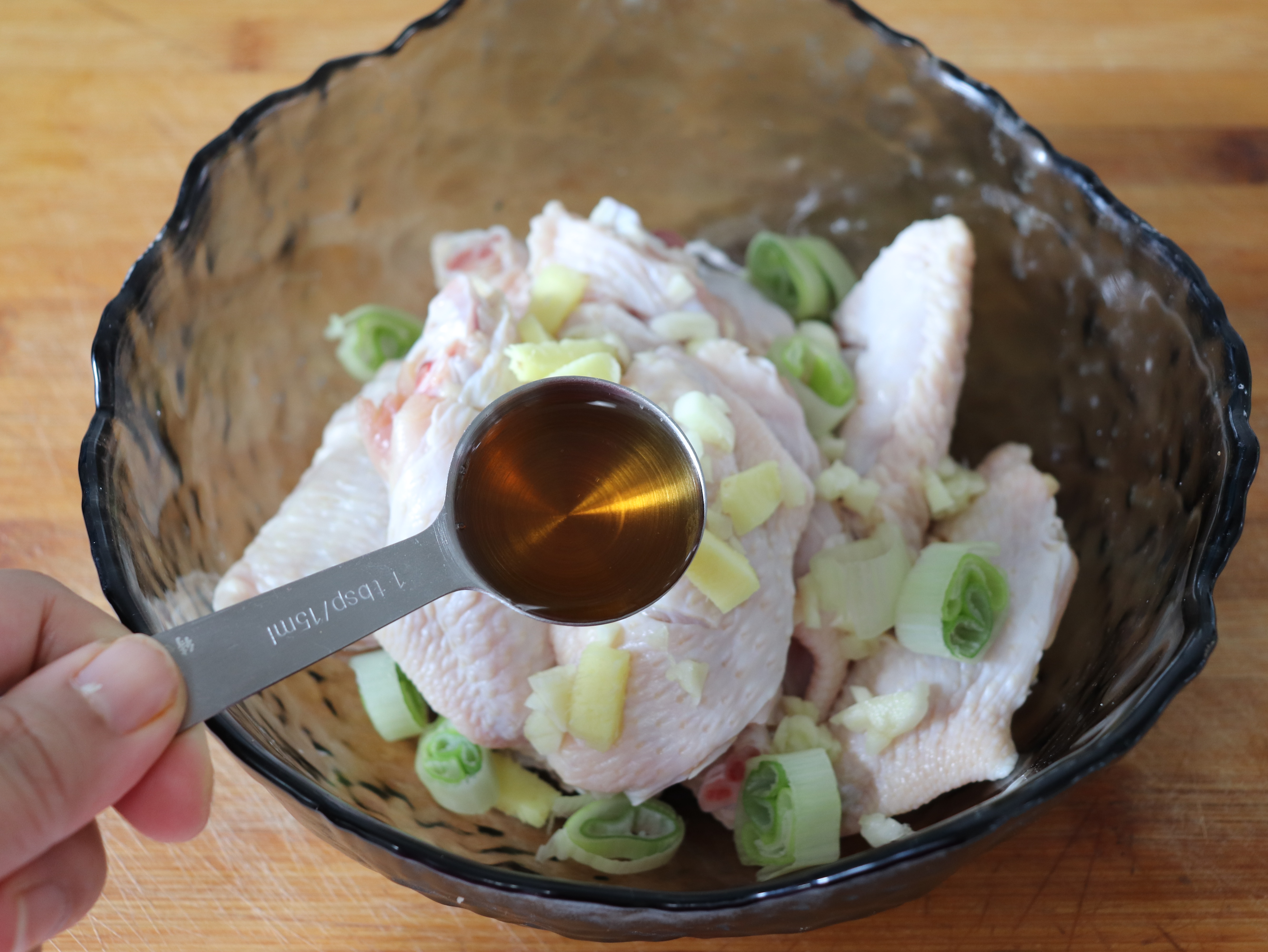 薯片烤鸡翅做法,脆脆的薯片鸡翅