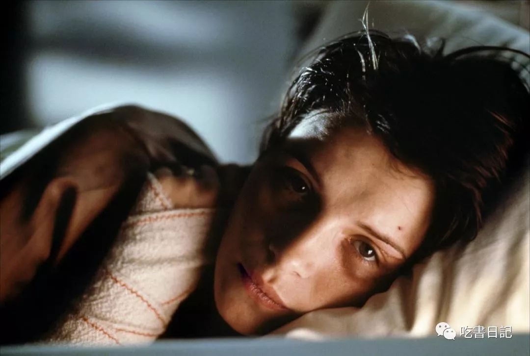 红蓝白三部曲电影解析,红蓝白三部曲之蓝影评