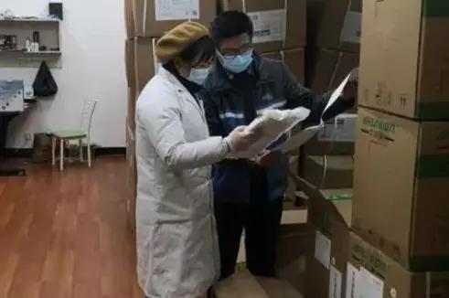 抗击疫情党员先锋队先锋岗,党旗飘扬党员冲在抗疫最前线