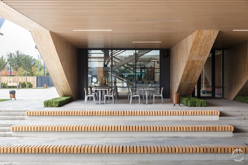 斑斓世界中的一抹白——基辅GymnasiumА+学校