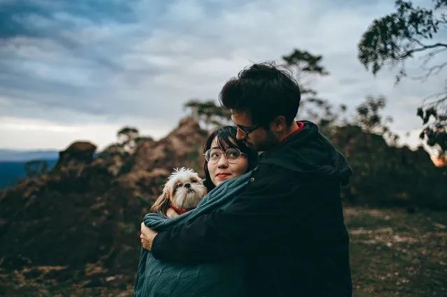 谈恋爱总是为小事吵架,夫妻经常因为小事吵架