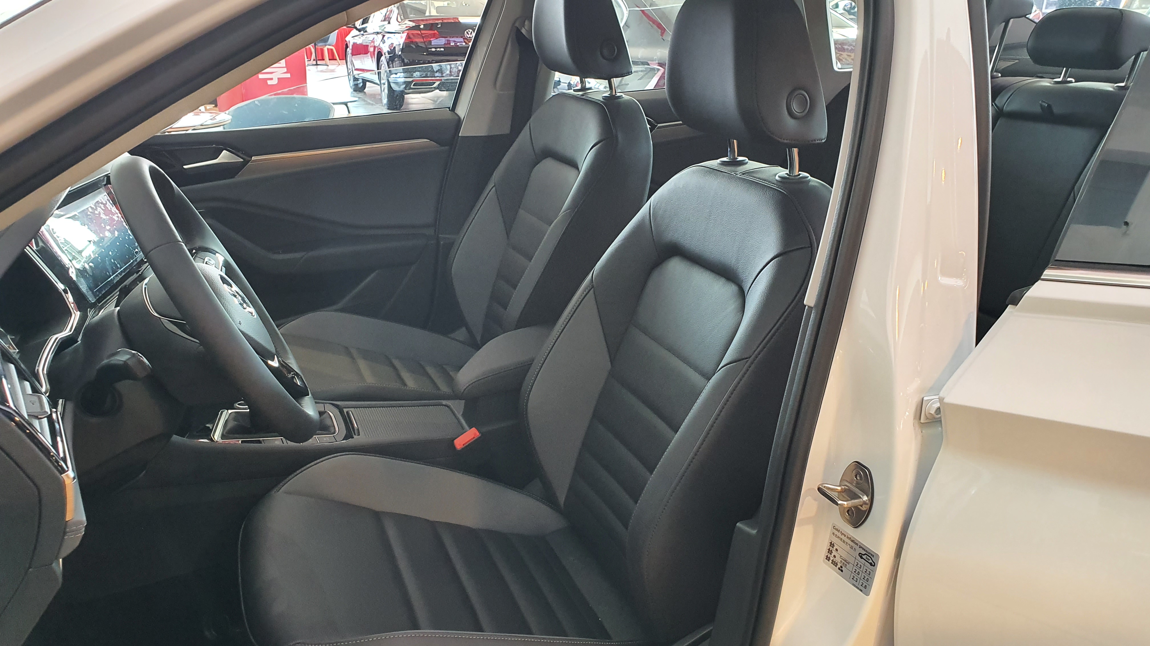 新款大众速腾1.5t最低配测评,2013款速腾自动1.6自吸的油耗多少