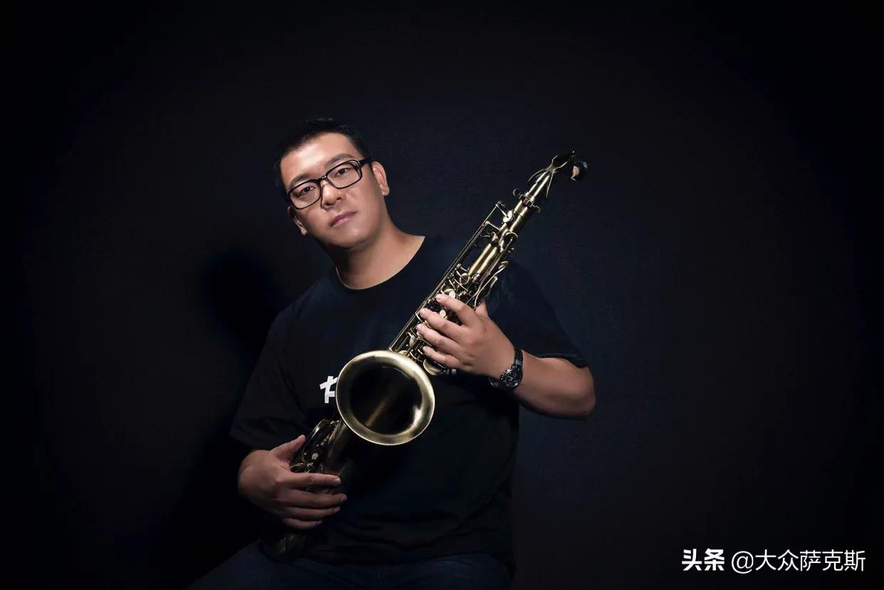 萨克斯初学者如何弹奏简谱,萨克斯怎样练习笛头