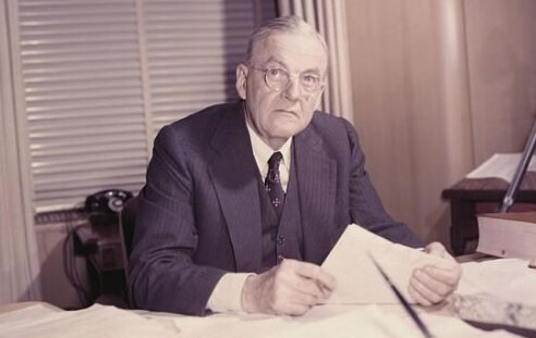 叶飞请示：是不是连美舰一起打？毛*东泽**回答：只打蒋舰，不打美舰