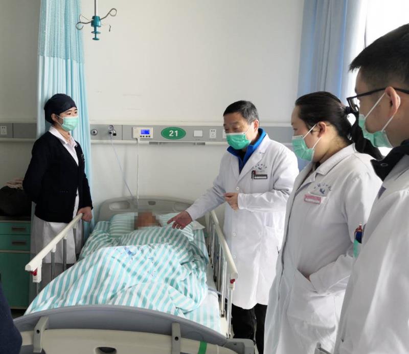 臀部长硬肿块十几年了,臀部肿物十年不断生长