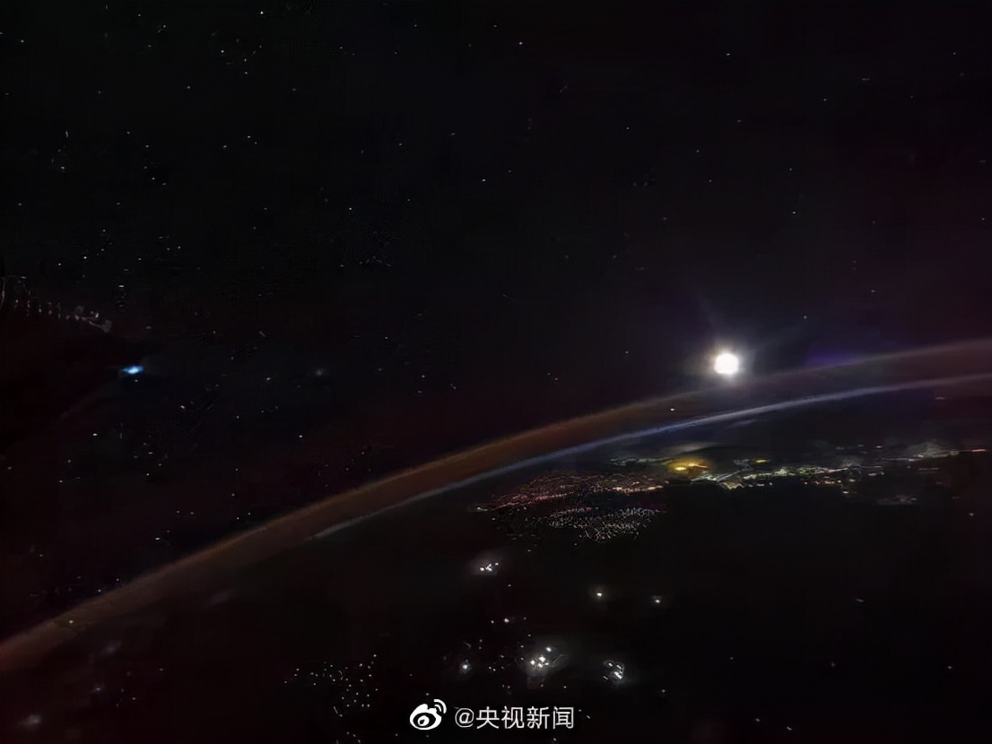 央视boys合体献唱平凡之路,boys唱平凡之路