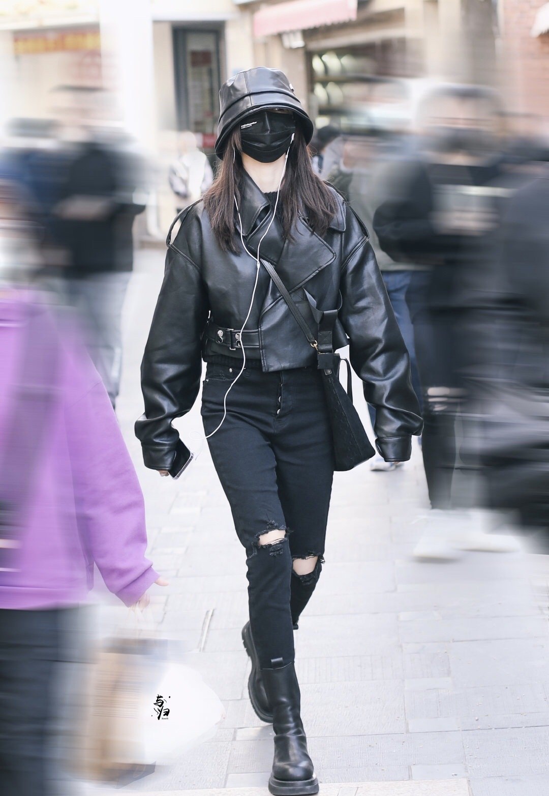 赵小棠黑色系衣服,赵小棠戴腰带视频