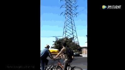 男子触电浑身抽搐倒下成功自救,触电事故及现场自救