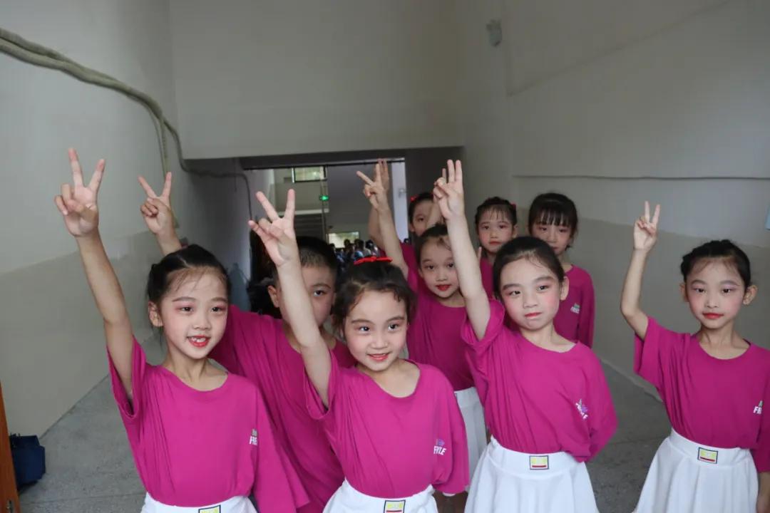 儿童庆祝建党100周年文艺汇演,庆祝建党百年文艺演出儿童合唱