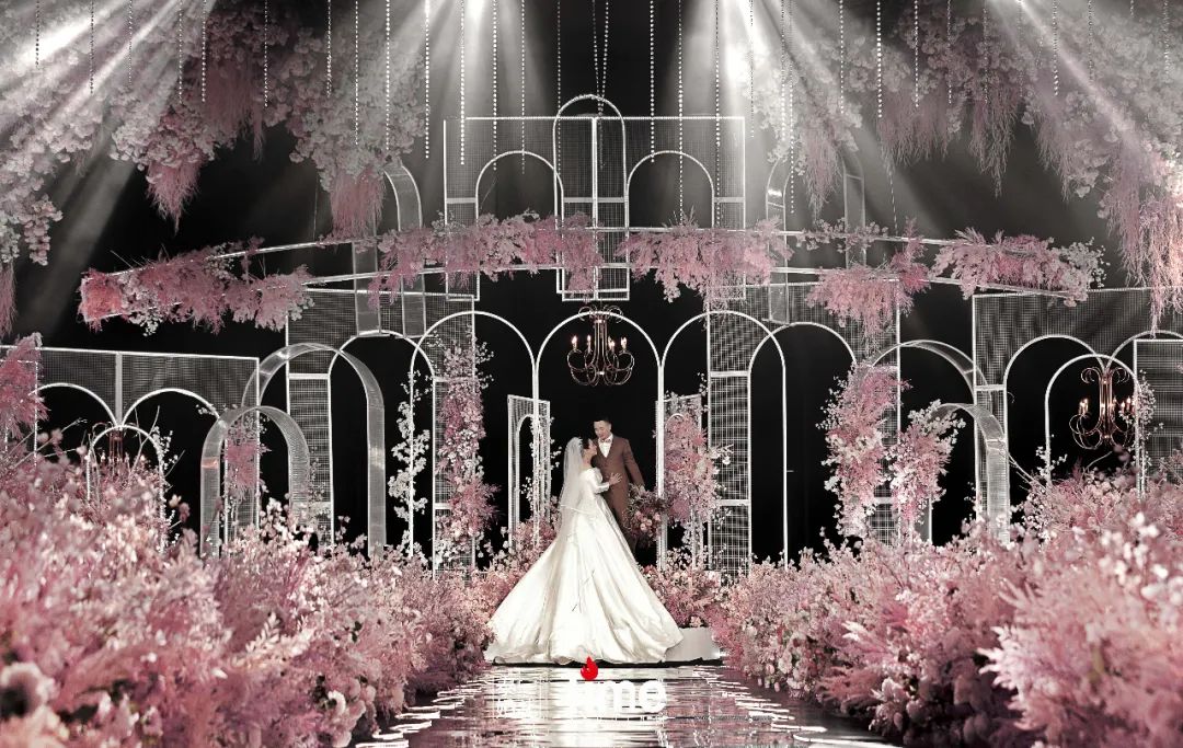 准新娘挑婚纱视频,教你选婚纱照