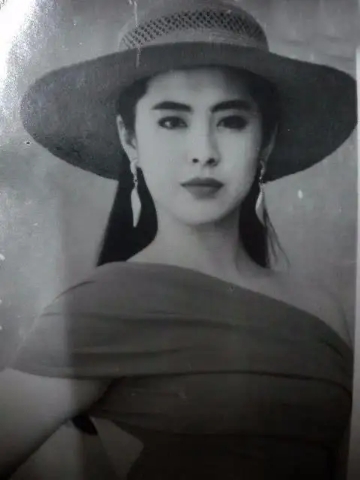 54岁王祖贤美图,亚洲第一长腿女星周慧敏