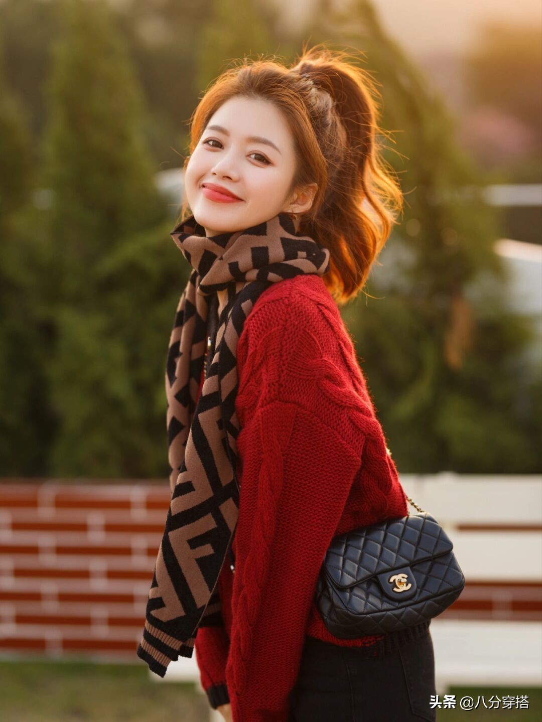 显白气质又柔软渐变慵懒风毛衣,女士简约风穿搭技巧白色毛衣搭配