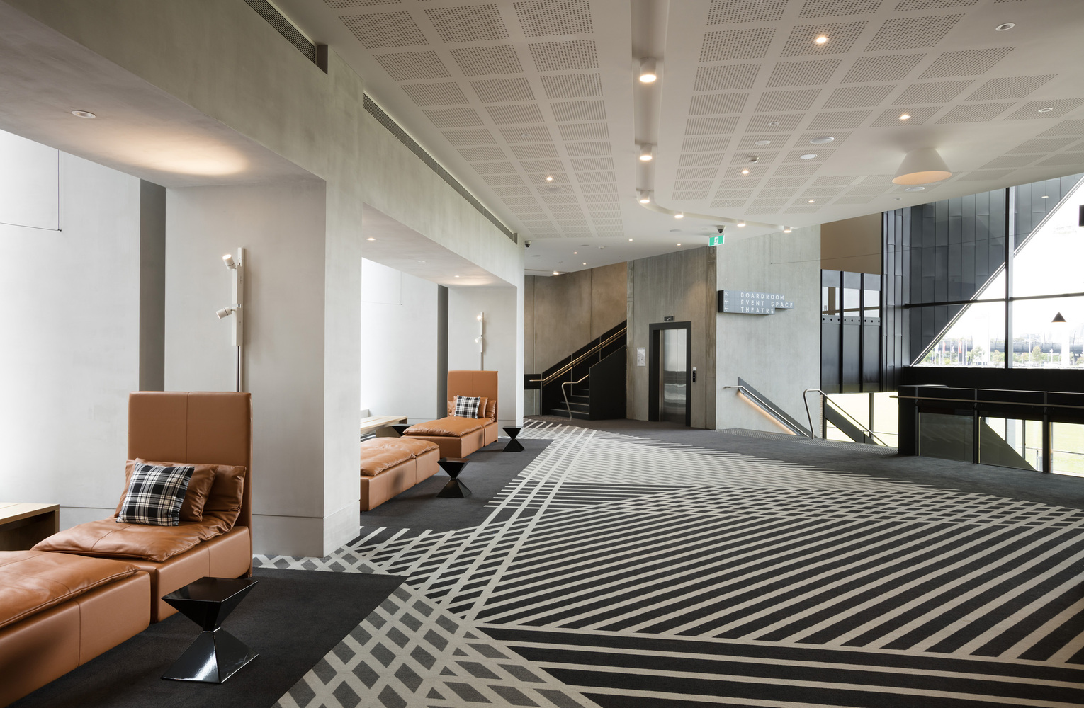 婢冲ぇ鍒╀簹glasshouse,婢冲ぇ鍒╀簹绀惧尯涓績