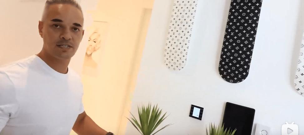 迪拜男子奋斗十年买下劳斯莱斯,迪拜小伙卖掉劳斯莱斯买法拉利