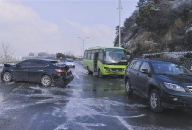 离合器打滑如何应急挪车,下雪天打滑应急处理方法