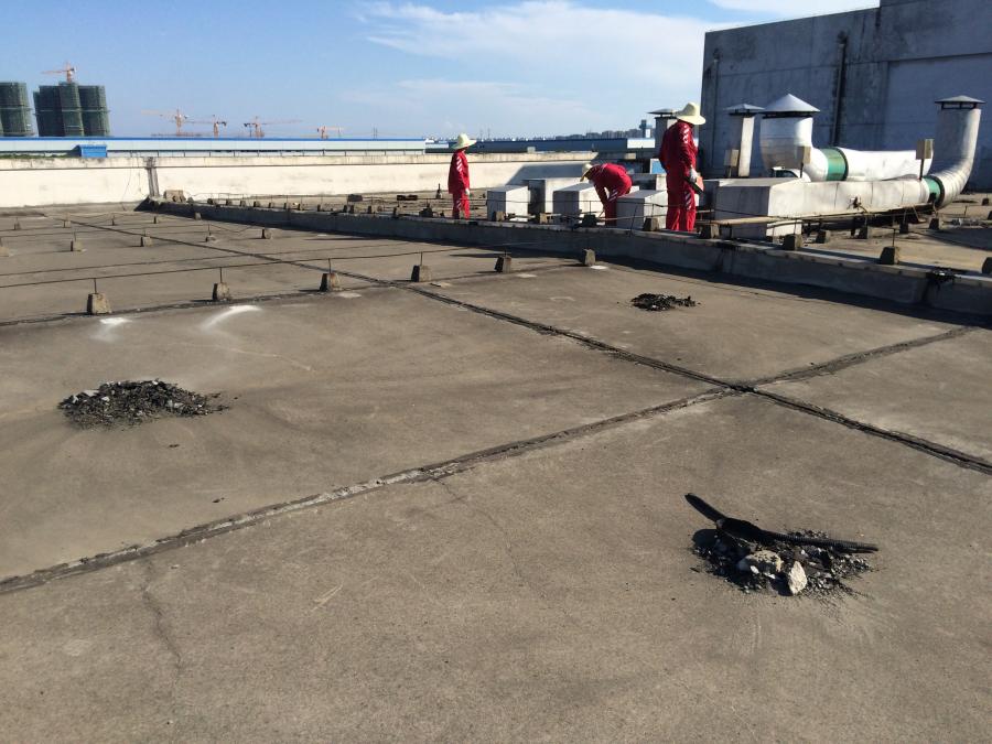 旧屋面翻修防水施工方案,旧屋面防水保温的翻新方案