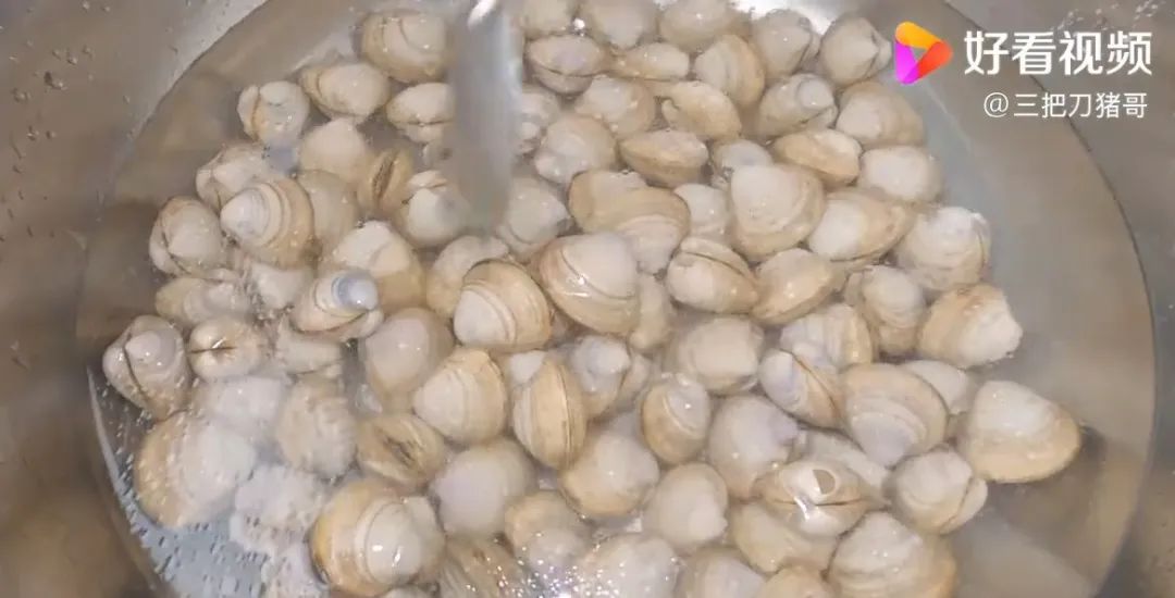 请依次用韩文读出来,请朗读并圈出元音不同的单词