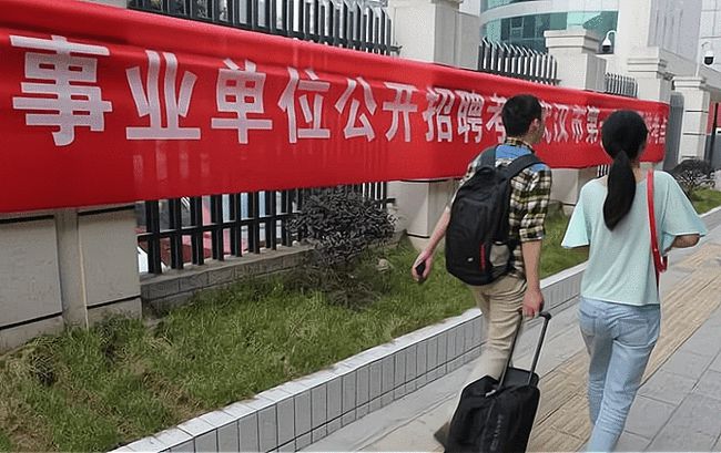 公办合同制老师有前途吗新政策,35岁合同制教师还有啥出路