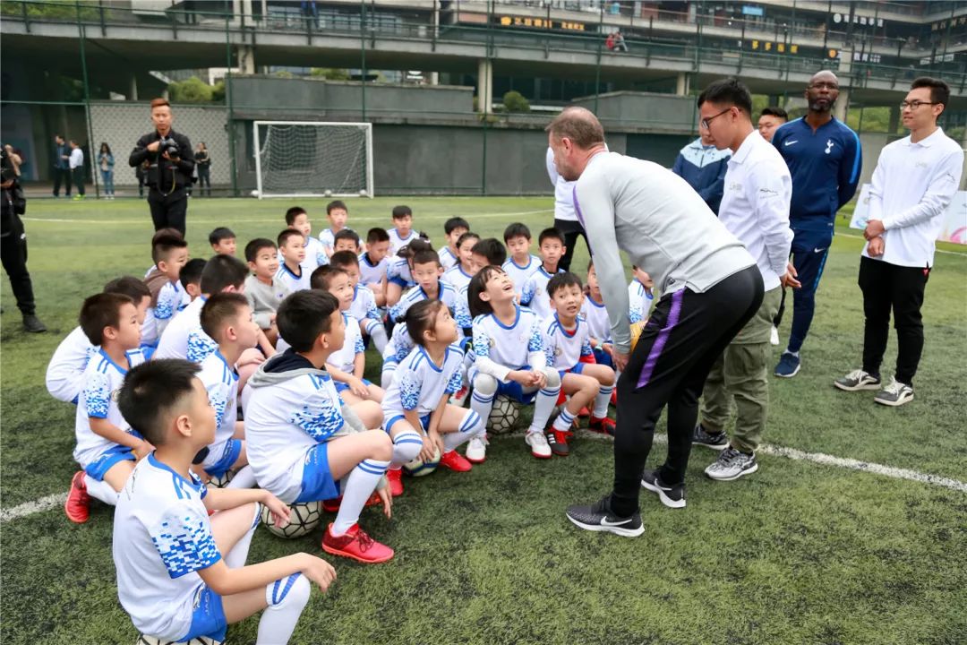 “球”学英超丨是什么神秘力量，让他们大冬天穿短袖儿……