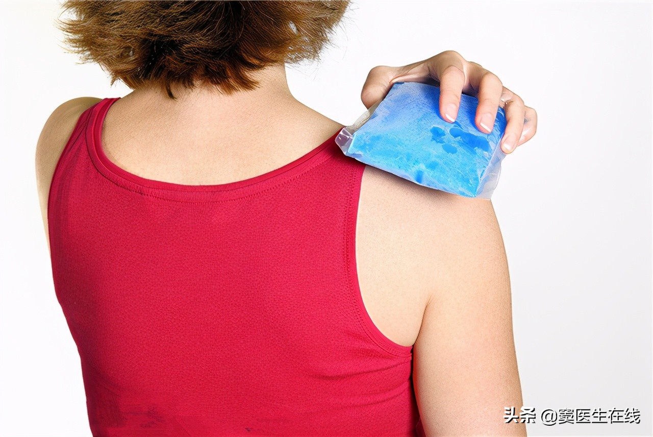 后背肩胛骨一直疼是什么原因,肩胛骨缝痛后背发凉僵硬