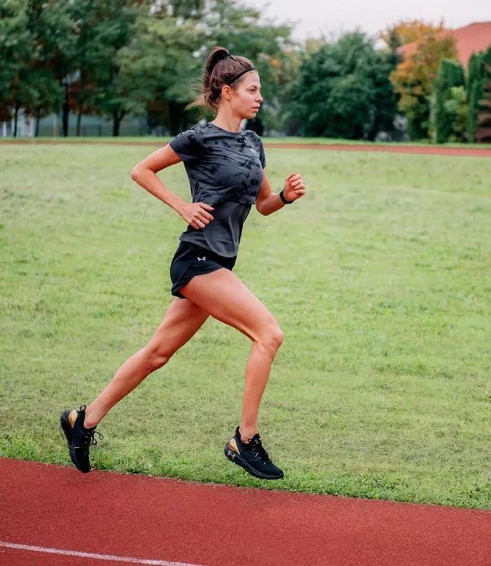 跑步肩膀痛练什么,跑步后肩膀酸痛怎么回事