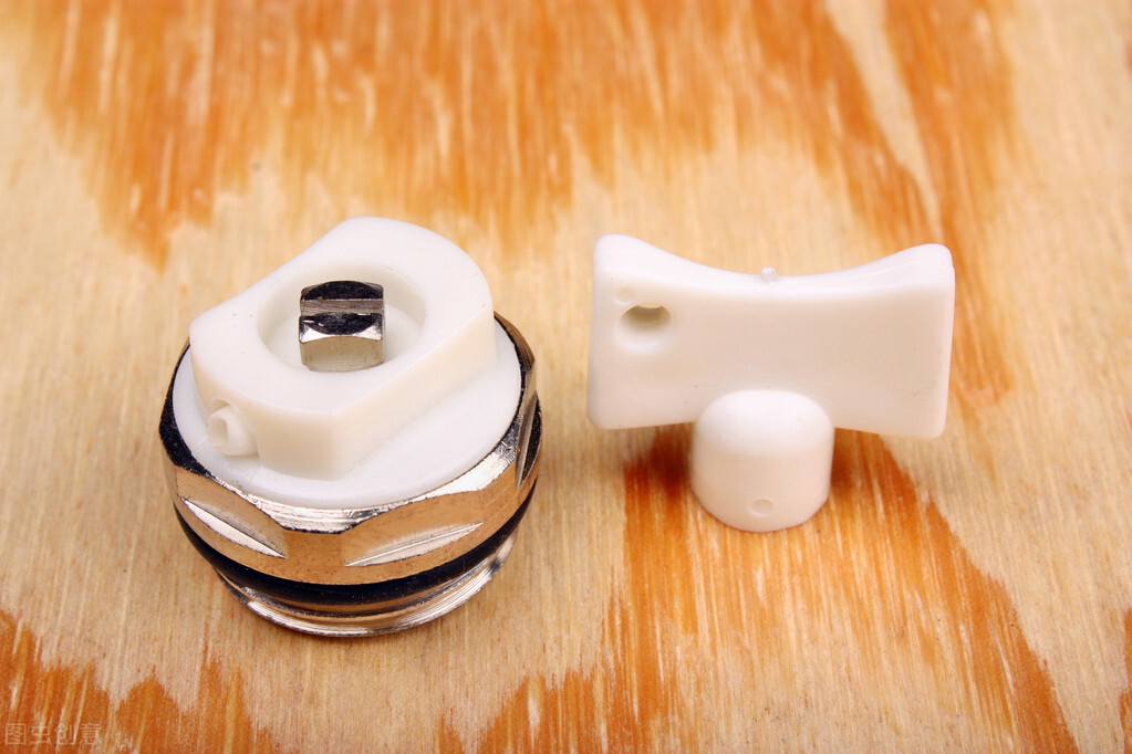 暖气片上半热下半凉的解决方案,暖气片下面热上面凉的解决办法